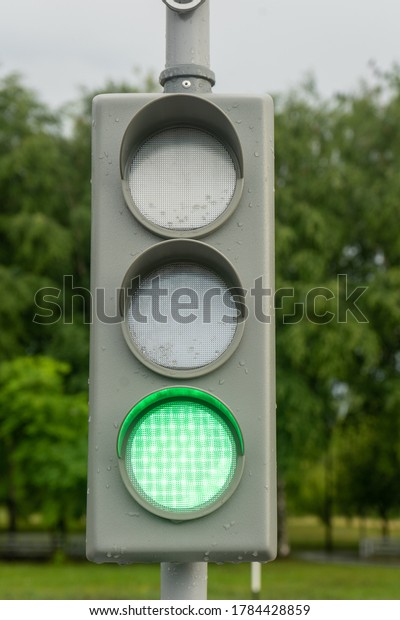 The traffic light is\
green, you can go