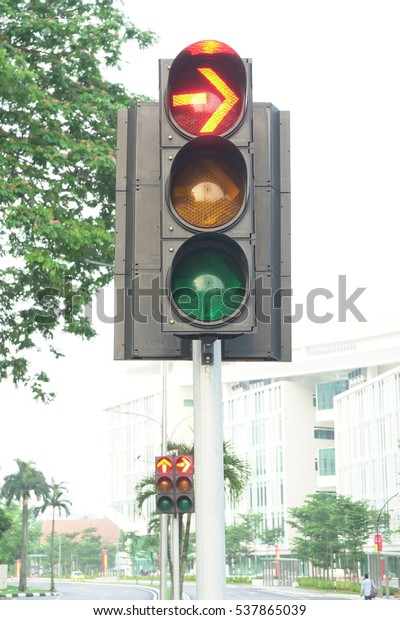 Traffic light with red light\
