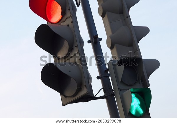 Traffic light with red light for cars and\
green light for\
pedestrians