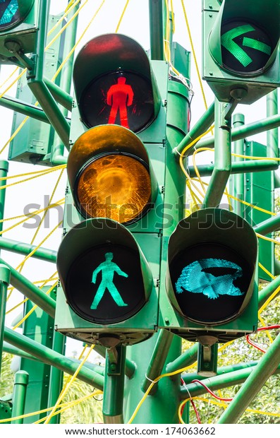 Traffic light\
signal