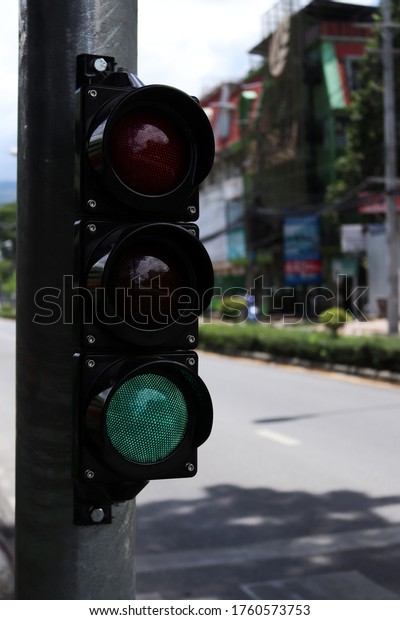 Traffic light signs for use in walking across\
people\'s roads