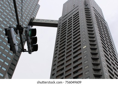 traffic light skyscraper in the background