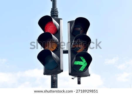 traffic lights that function to regulate traffic flow at road intersections