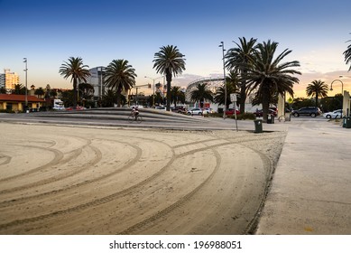 Traffic On St Kilda Beach