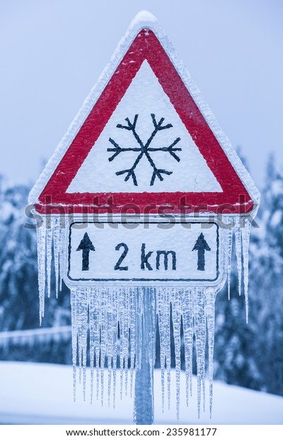 Traffic sign for icy road
with icicles