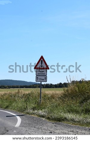 Similar – Verkehrsschild kennzeichnet Durchfahrtsverbot an Feldweg