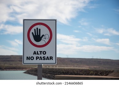 Traffic Sign: Stop: Do Not Pass.