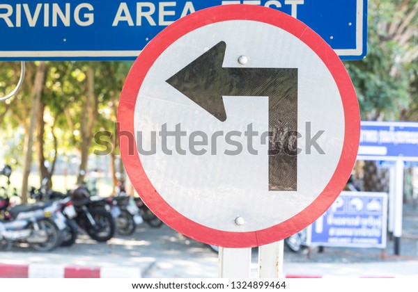 Traffic Signs turn\
left
