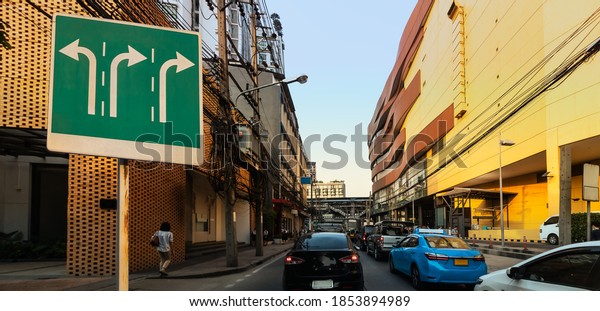 Traffic signs\
turn right arrows with traffic in Traffic signs turn right arrows\
with traffic in Bangkok,\
Backgrounds