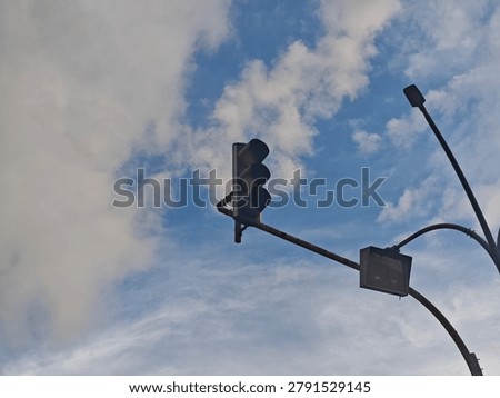 trafic light in city with background clouds in the sky