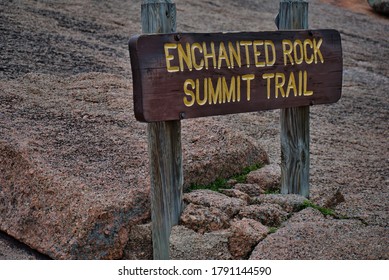 Trail Head Sign To Enchanted Rock Summit Trail