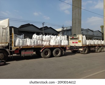 Trailer Loading Sack Goods To Customers.