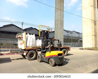 Trailer Loading Sack Goods To Customers.