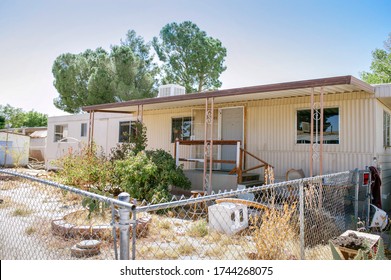 Trailer In Need Of Repairs With Overgrown Weeds And A Lot Of Junk In The Yard - Mobile Home Investment - Cash Returns - Low Income Housing