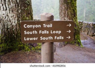 117,970 Trail signs Images, Stock Photos & Vectors | Shutterstock