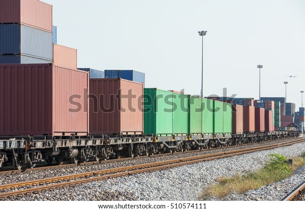 Train\
cargo container In the container freight\
station
