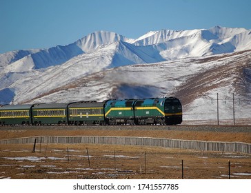 Train on the Tibetan Plateau