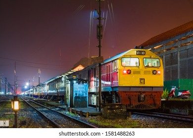 Train Stop To Refuel, Exchange Driver And Send Passenger In Chum Phon At Night