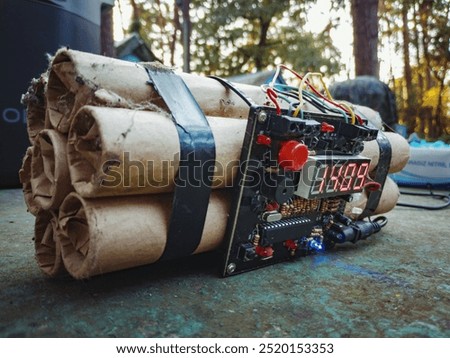 Training model of an improvised explosive device with a timer