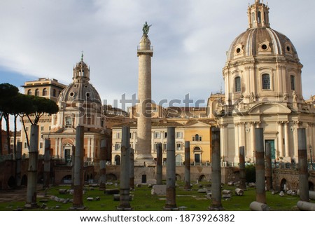 Trajan's Column(Colonna Traiana)is a Roman triumphal column in Rome,Italy.Completed in AD113.The most famous is spiral bas relief, which artistically represents the wars between the Romans and Dacians