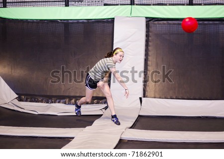 Similar – Foto Bild Freunde genießen einen aktiven Tag in einer Trampolinhalle