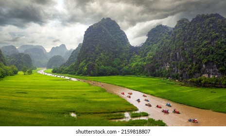 Trang An ( Ninh Binh, Vietnam) - The Unesco World Heritage Site