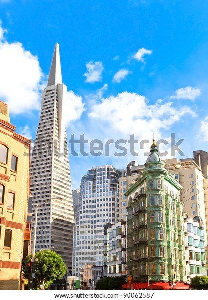 Transamerica\
pyramid bank building in San\
Francisco