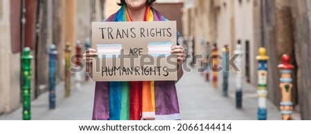 Transgender woman fighting for trans human rights at gay pride holding banner - People celebrating lgbtq event concept Foto stock © 