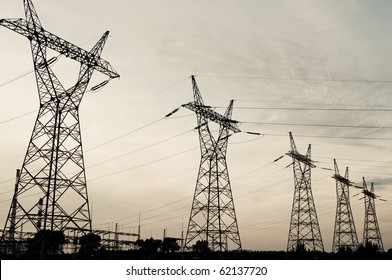送電鉄塔 の画像 写真素材 ベクター画像 Shutterstock