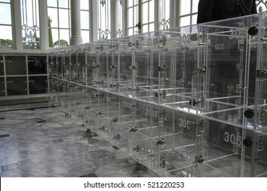 Transparent Locker