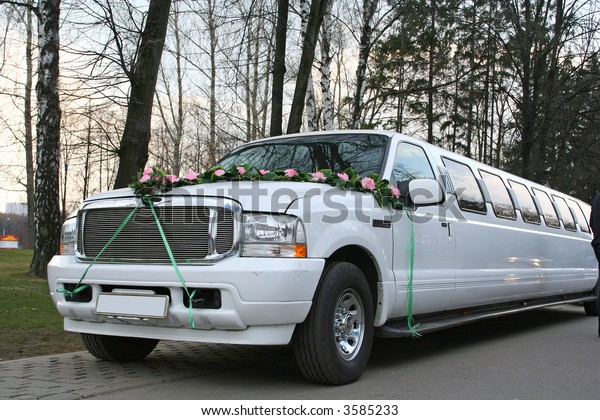 transportation\
wedding limousine white luxury long\
car