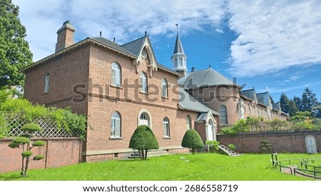 Trappistine Monastery, it was founded in 1898 as Japan's first female convent. The current church was rebuilt in 1927. Visitors can visit the front garden and the reference room with shop. 
