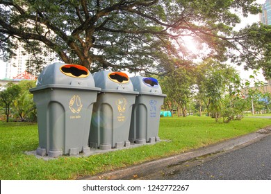 Trash Can Park Stock Photo 1242772267 | Shutterstock