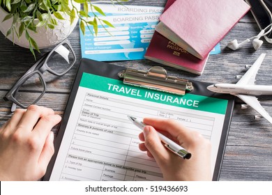 agente de viagens bilhete seguro plano viagem modelo de férias seguro dinheiro conceito de transporte de papel de segurança de negócios conceito de transporte - imagem de estoque