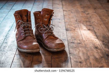 Travel boots, vintage boots, boots, shabby shoes, old shoes, trekking boots