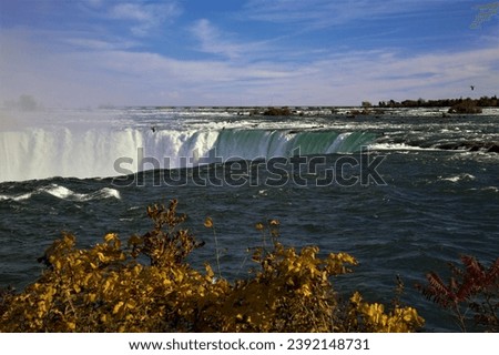 Travel, border, nature a lot of water and Niagara falls