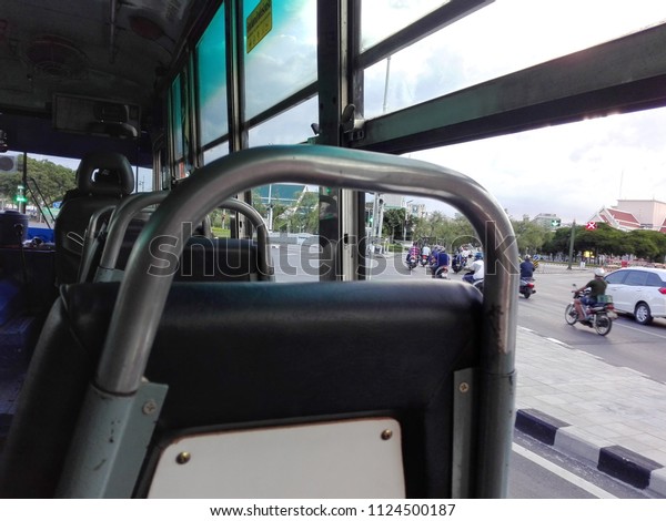 travel by bus in the big\
city