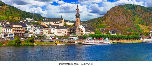 Travel In Germany - Famous Rhine River Cruises. Cochem Town