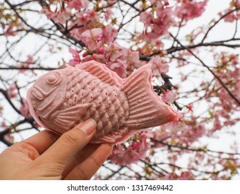 Pink taiyaki