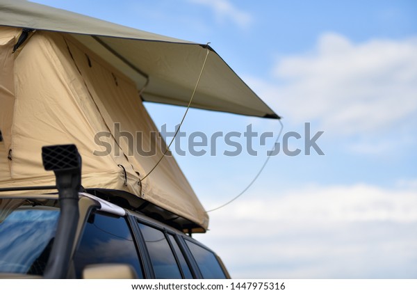 travel tent on roof of the\
car