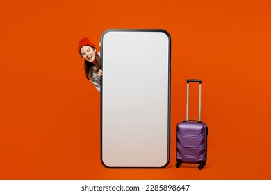 Mujer viajera usa ropa