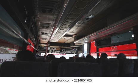 Traveling By Bus In A Crowded City. Traveling It Is An Adventure. The Atmosphere In An Old Bus On The Solo-Purwodadi Grobogan Bus, Central Java, Indonesia. Photo Taken On October 6, 2022.