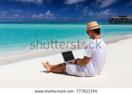 Similar – Foto Bild Konzept des digitalen Nomaden oder Remote Workers.