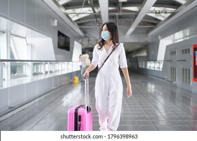 A Traveller Woman Is Wearing Protective Mask In International Airport, Travel Under Covid-19 Pandemic, Safety Travels, Social Distancing Protocol, New Normal Travel Concept .