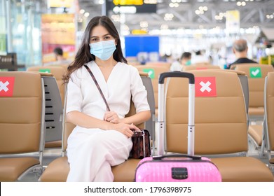 A Traveller Woman Is Wearing Protective Mask In International Airport, Travel Under Covid-19 Pandemic, Safety Travels, Social Distancing Protocol, New Normal Travel Concept .