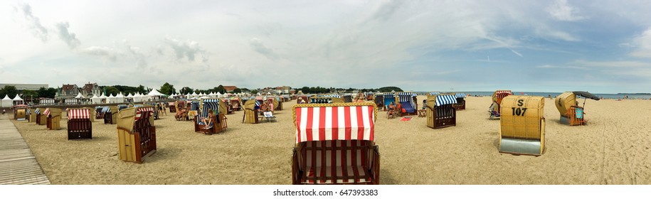 TRAVEMUNDE, GERMANY - JULY 2016: Tourists enjoy city beach. Travemunde is a famous sea town in Germany. - Shutterstock ID 647393383