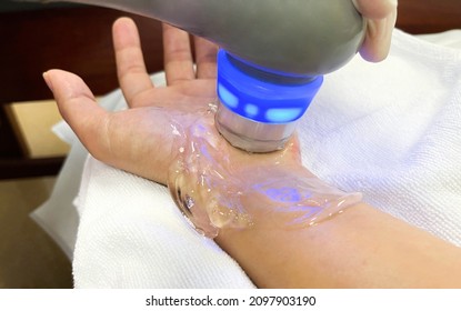 Treatment of hand and wrist injuries and numbness of the hands and nerves Method of treatment with ultrasound machine and gel therapy
health and medicine concept