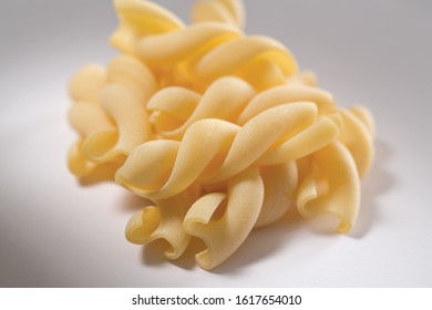 Trecce - Pasta Di Gragnano - Bronze Die - Italian Food Specialty.

Gragnano Pasta, Specialty Of Italian Cuisine, Typical Of The Amalfi And Sorrento Coast And Pompei.