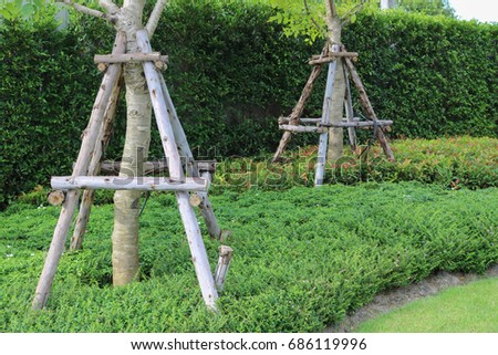 Trees Prop up, The trees need to prop up when changing the location.
