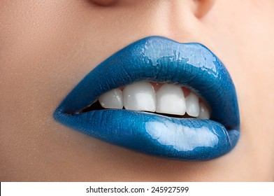 Trendy Blue Lips With Shine